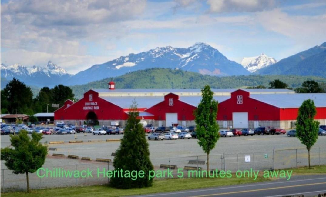 Private 2 Bedrooms Suite Near Hwy 1, Cultus Lake, Heritage Park, Fishing, Coliseum Chilliwack Quarto foto